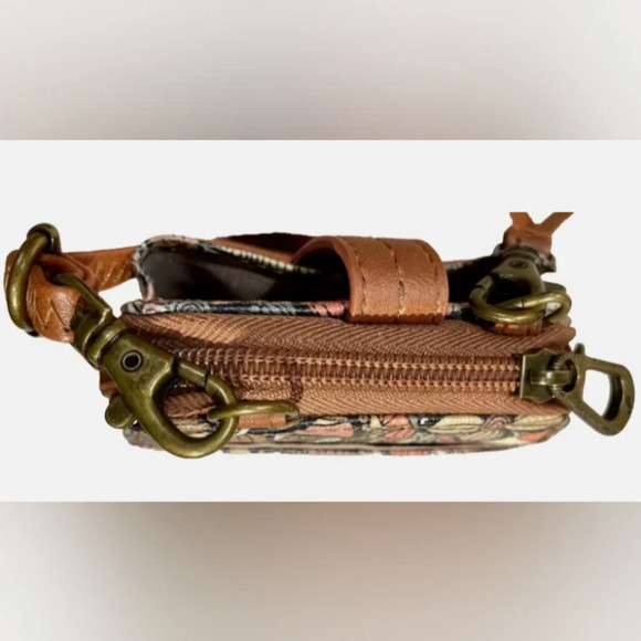 Sakroots Salinas Smartphone Crossbody Wallet Purse Sienna Spirit Desert - Picture 4 of 6